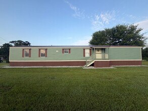 Building Photo - FOR RENT IN BREAUX BRIDGE!