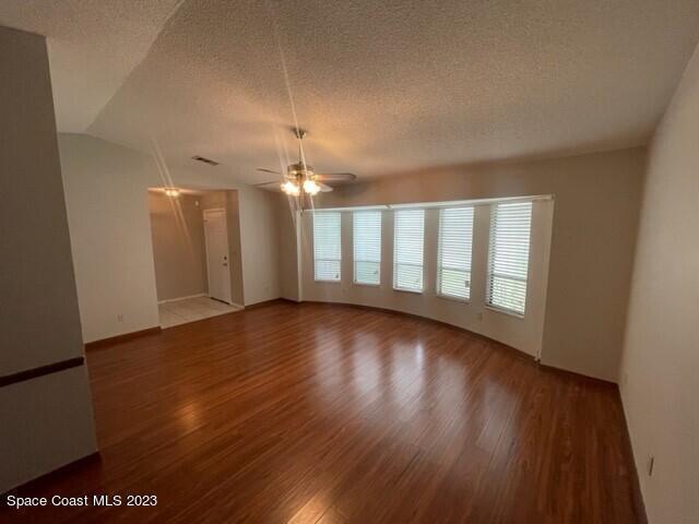 Building Photo - 356 Pipit St NE