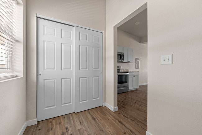 Building Photo - 753-753 E Laporte Dr