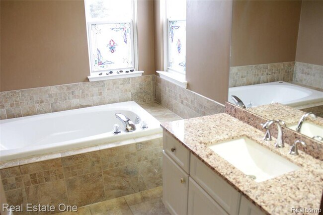 Building Photo - 40690 Bluesprings Ct