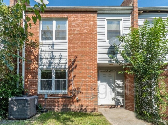 Building Photo - 909 E Liberty St