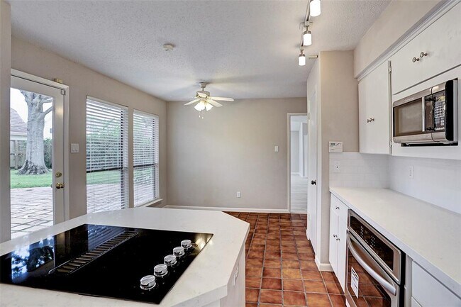 Building Photo - 11530 Ella Lee Dr