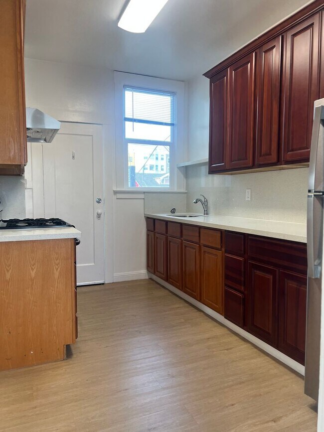 Building Photo - 3542