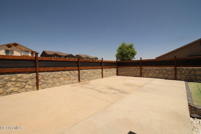 Building Photo - 3900 Loma Cortez Dr