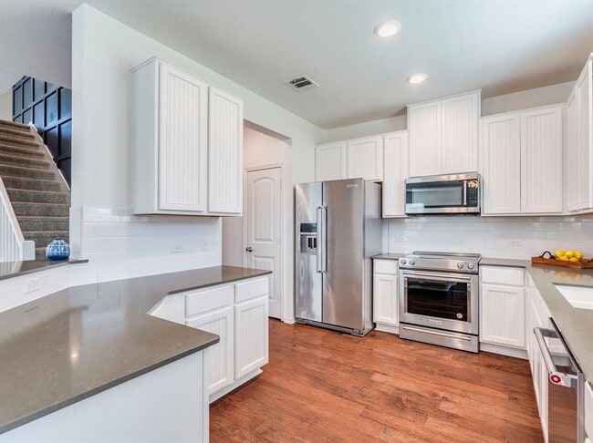 Building Photo - 9011 Pin Brush Dr