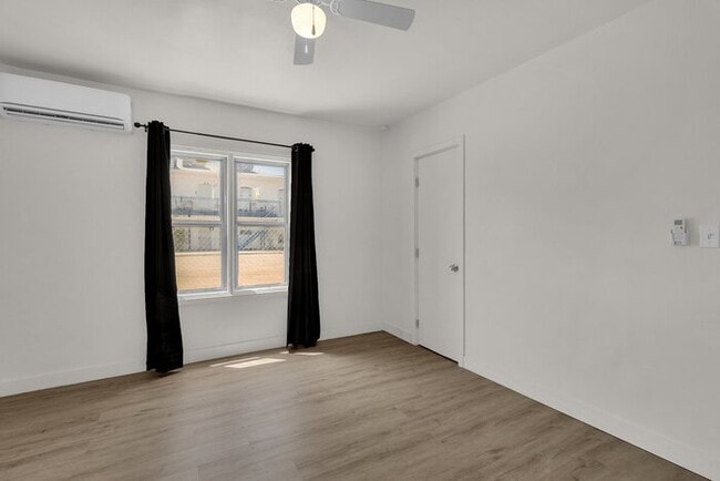 Building Photo - New remodeled in the heart of downtown PHX