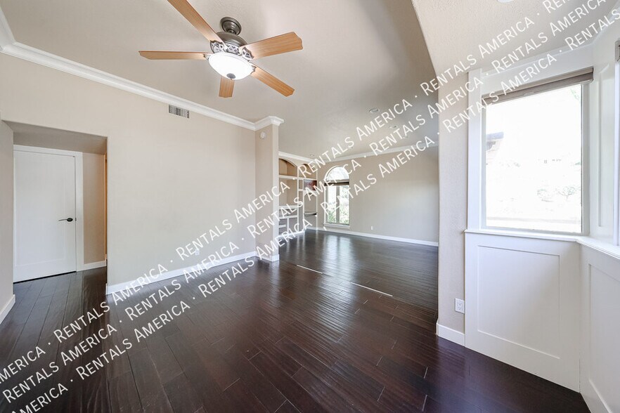 Building Photo - 15811 E Richwood Ave