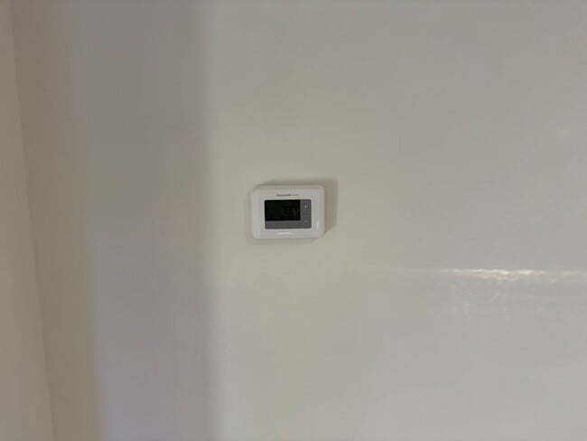 Building Photo - Private HOME 3bed/2 bath + POOL in Woodland Hills! NO OTHER UNIT ON THE PROPERTY!!!!