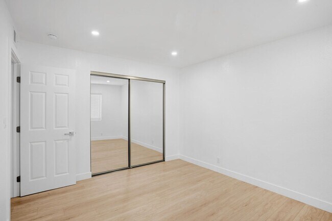 Building Photo - Fully Renovated 2 Bed / 2 Bath Upstairs Unit – Modern Finishes | 2 Parking | Alhambra