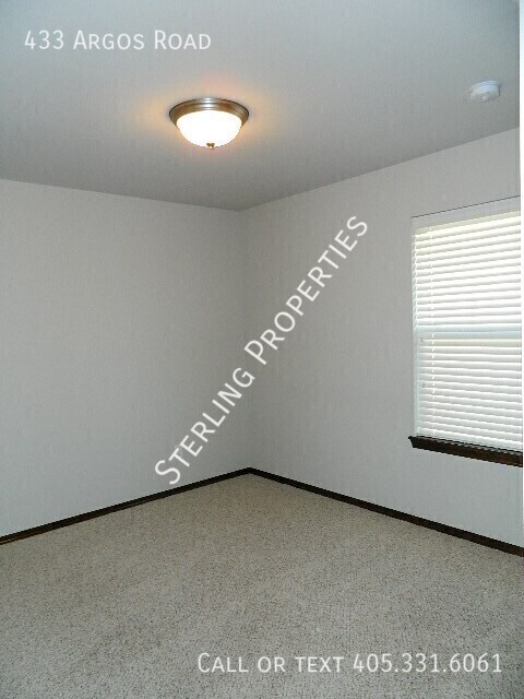 Building Photo - 433 Argos Rd