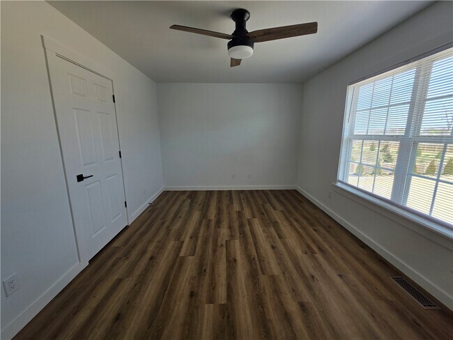 Building Photo - 2302 SE Jayel Terrace