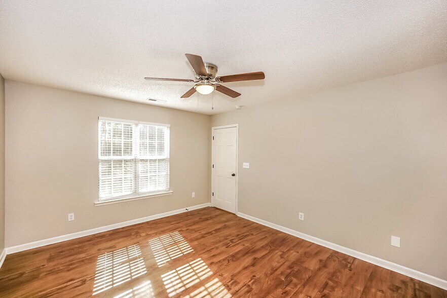 Building Photo - 1039 Sandy Point Dr SW