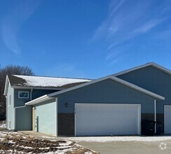 Building Photo - 3 Bedroom Duplex