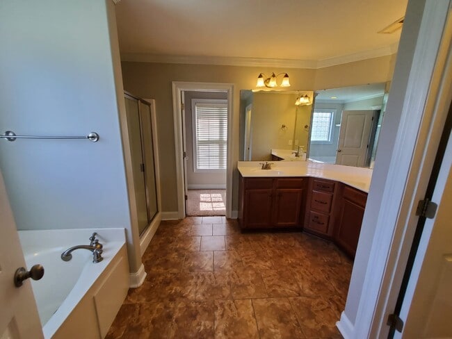 Building Photo - 486 Bell Cir