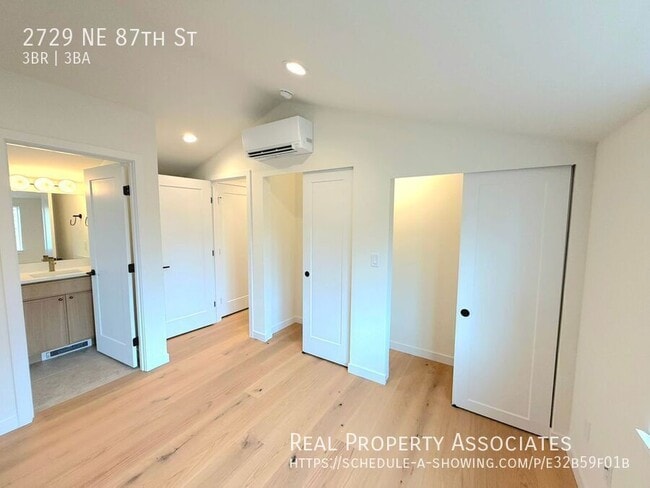 Building Photo - 2729 NE 87th St