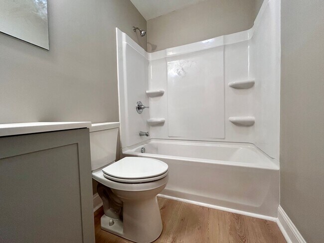 Building Photo - 297 W Larch Ave