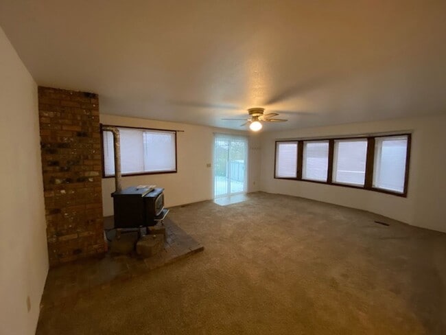 Building Photo - HOME ON HUDLOW (P#335)