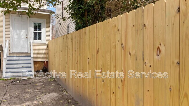 Building Photo - 417 W 30th St