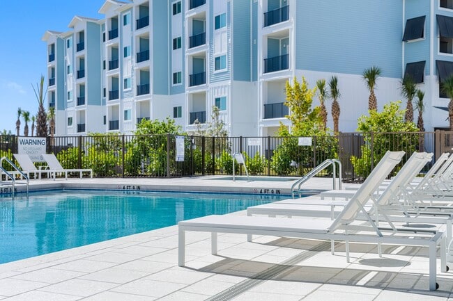 Building Photo - Sunny Cove