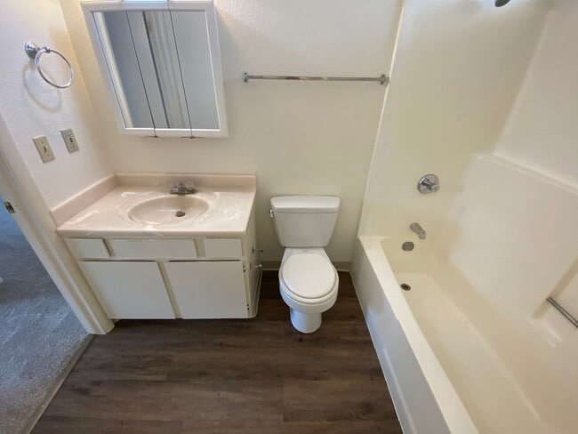 Building Photo - 2 Bed / 1 Bath (South Atascadero)