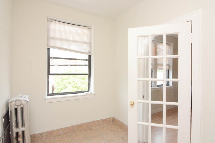 Building Photo - 4854 N Damen Ave
