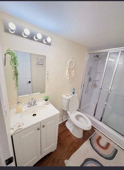 Building Photo - 1000 Parkview Dr