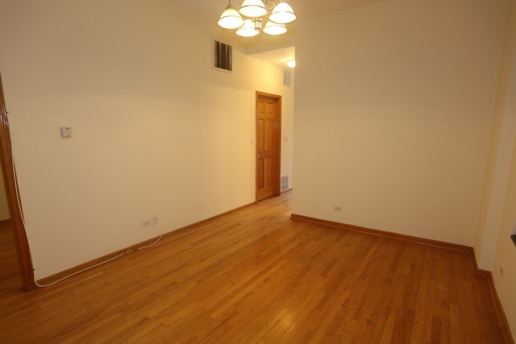 Building Photo - 2138 W Chicago Ave