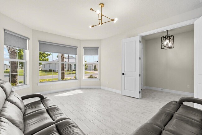Building Photo - 10372 SW Green Turtle Ln