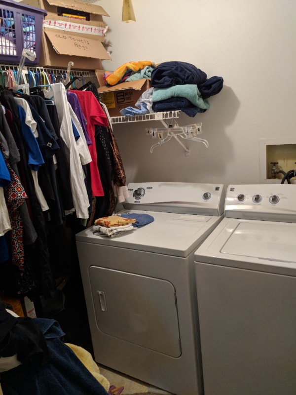 Building Photo - 1320 Daffodil Pl