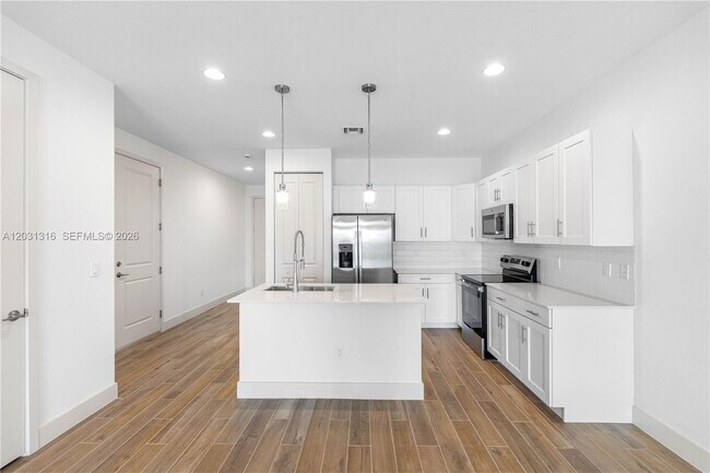 Building Photo - 7305 Ivory Spring