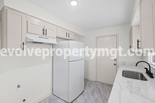 Building Photo - 1564 S Perkins Rd