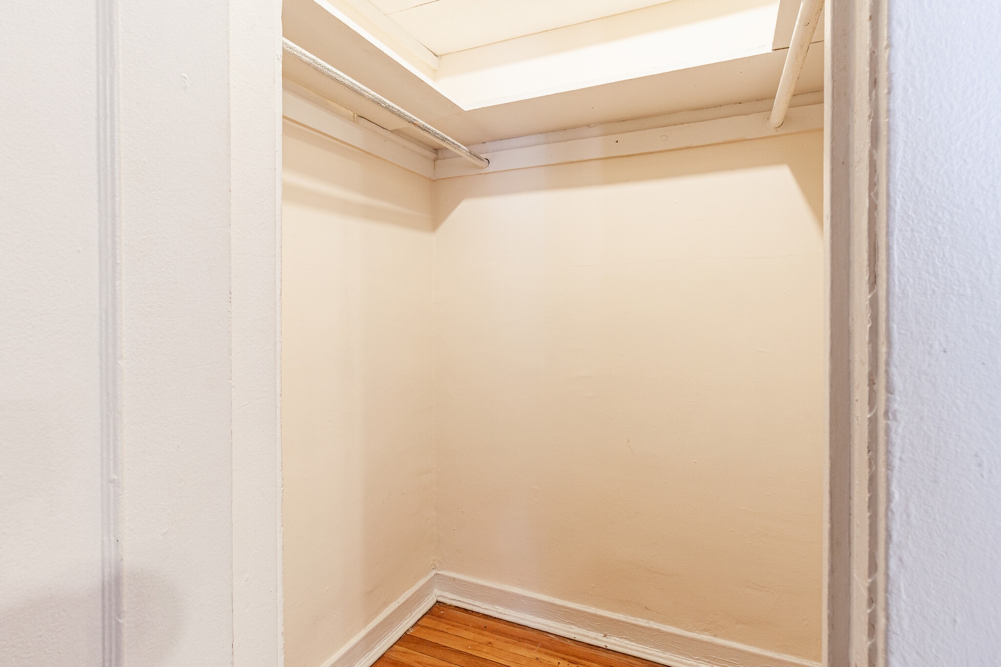 Building Photo - 951 W Cornelia Ave