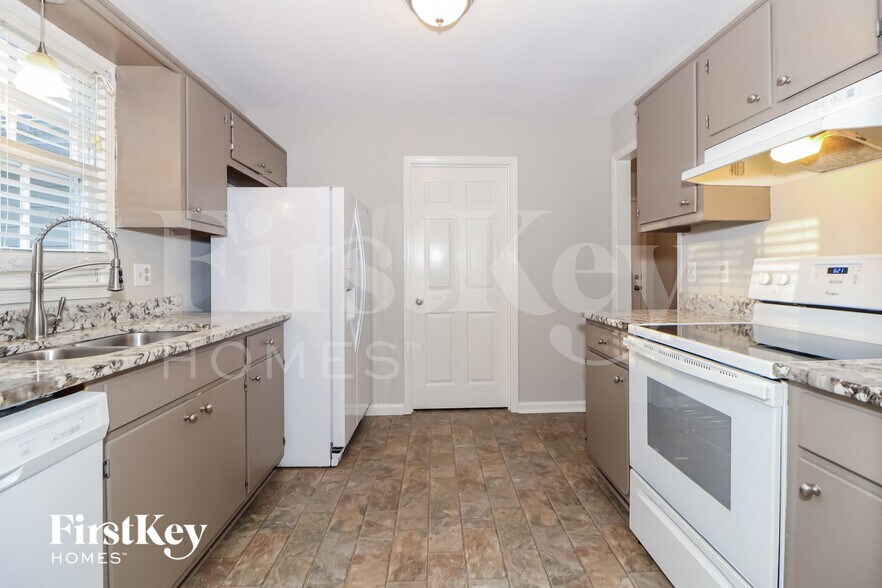 Building Photo - 4480 Meadow Trail