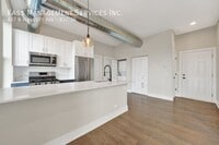 Building Photo - 837 N Wolcott Ave