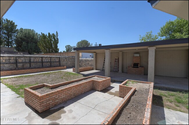 Building Photo - 129 Torrey Pines Dr