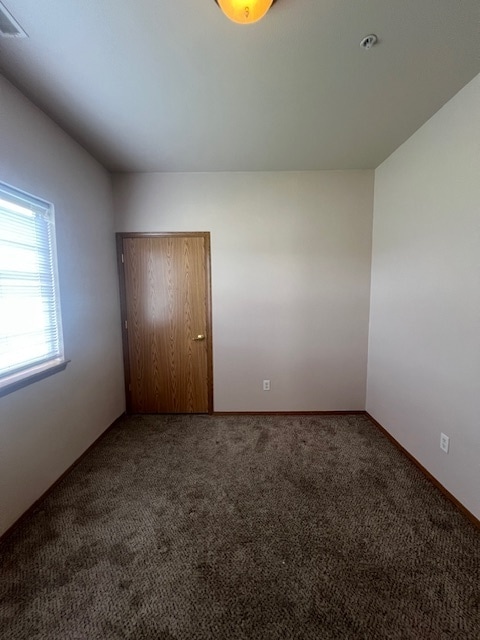 Building Photo - 2 bed 1 bath near NNU and close to downtow...