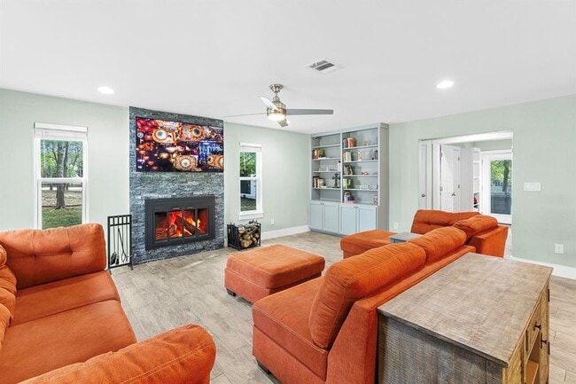 Building Photo - 301 Judy Dr