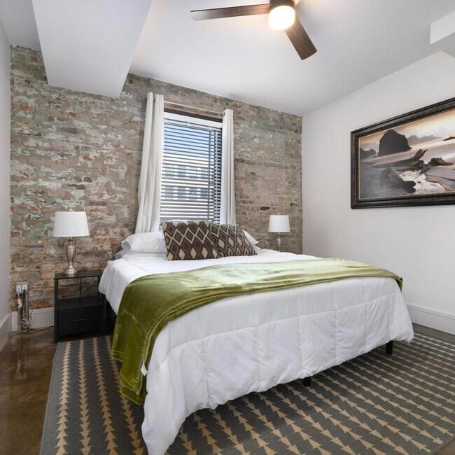 Master Bed- king - 14 Bank St