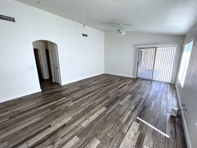 Building Photo - Beautiful Remodeled 3 bed, 2 bath home in convenient El Mirage neighborhood!