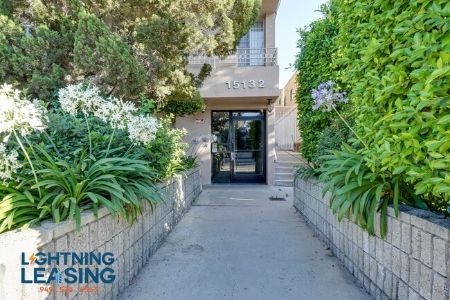 Building Photo - 15132 1/2 Magnolia Blvd-103D