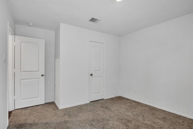 Building Photo - 2439 Moraine Vly Dr