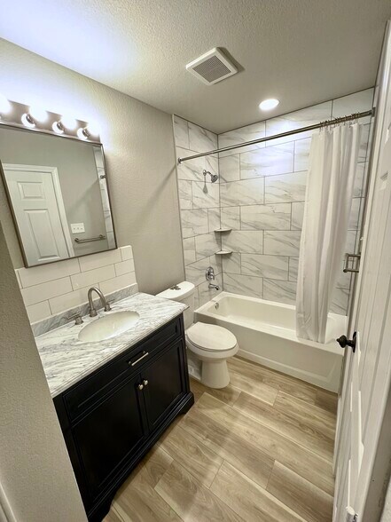 Building Photo - 3801 Meadowbrook Dr