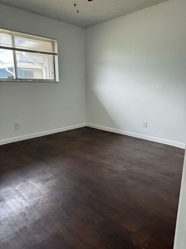 Building Photo - $1750 2 Bedroom 1 Bath ~*~ June Free! (Hab...