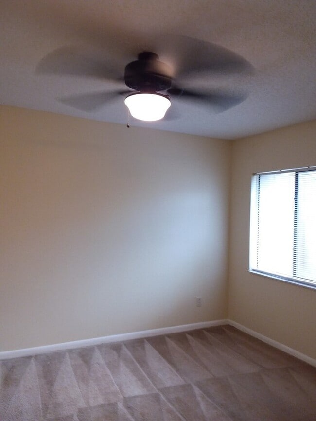 Building Photo - Two Bedroom Townhouse Near NAS Jax