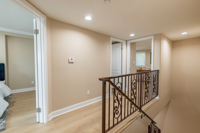Building Photo - 540 E Angeleno Ave