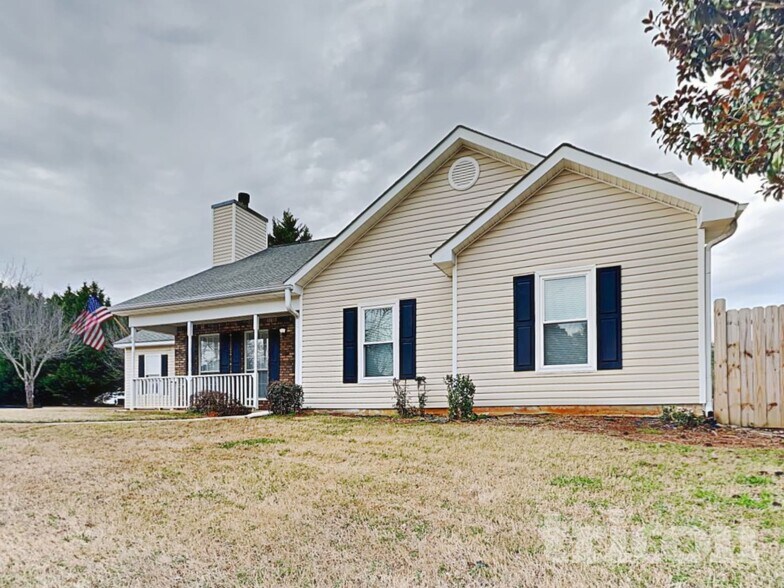Building Photo - 616 Magnolia Dr