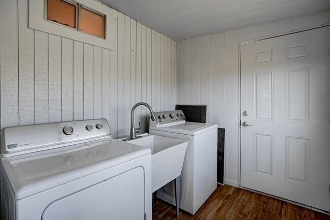 Building Photo - 2 Bedroom, 1 Bath Home For Rent in Diamond Valley!