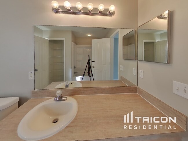 Building Photo - 2483 Brownwood Dr