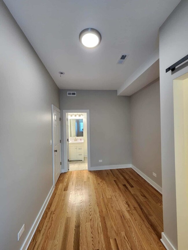 Building Photo - 6321 S Eberhart Ave