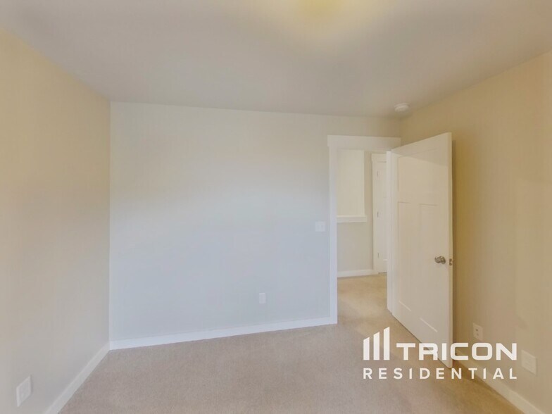Building Photo - 4941 Kingdom Dr